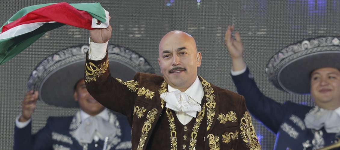 Lupillo Rivera with Mariachi